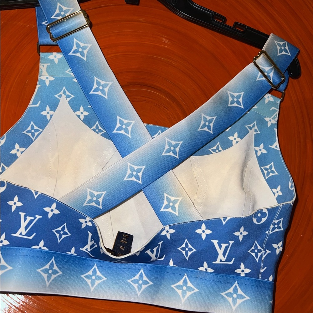 Authentic Louis Vuitton Monogram ombré Sporty Crop Top - Picture 3 of 6